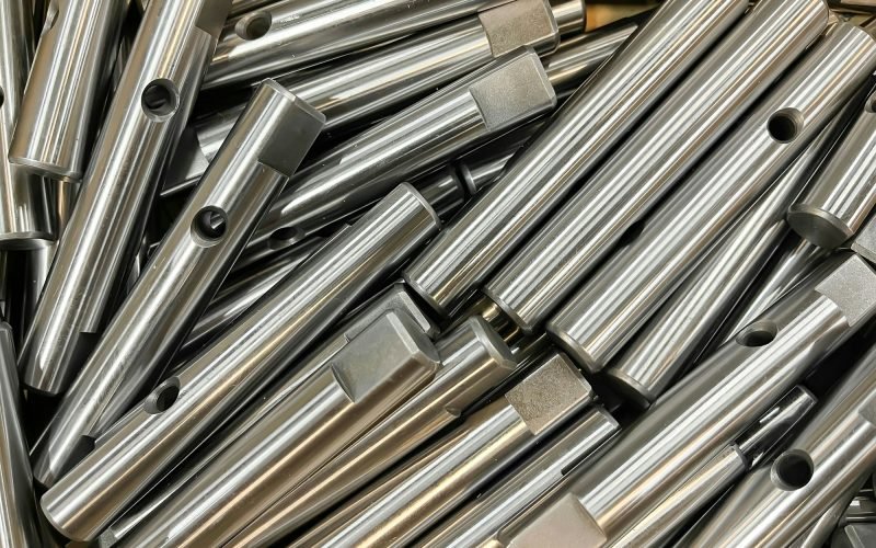 batch of machined steel shafts, CNC bar turning of parts, precision spare parts, grinding spindles